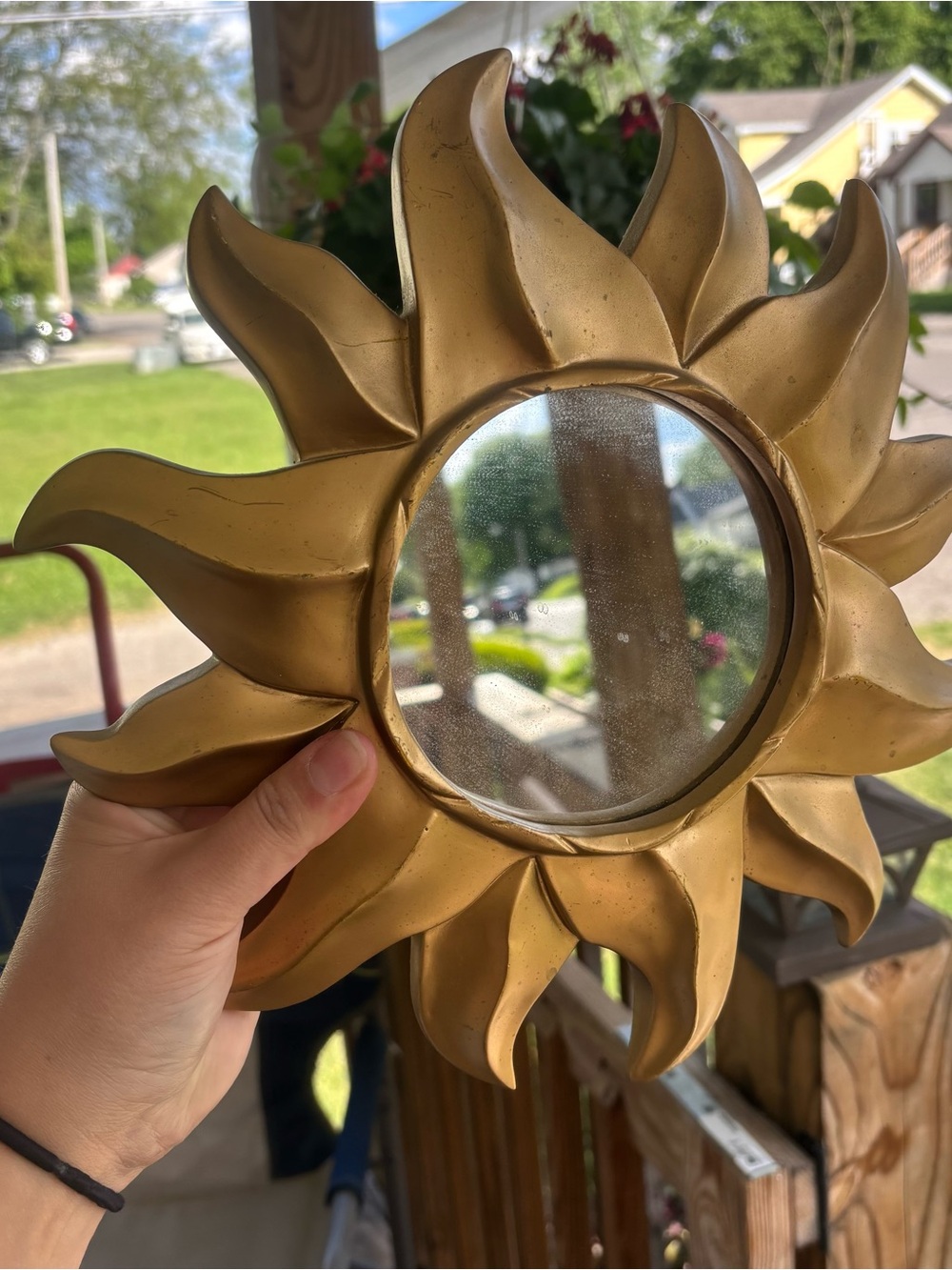 Gold Sunburst Wall Mirror – Decorative Sun-Shaped Accent